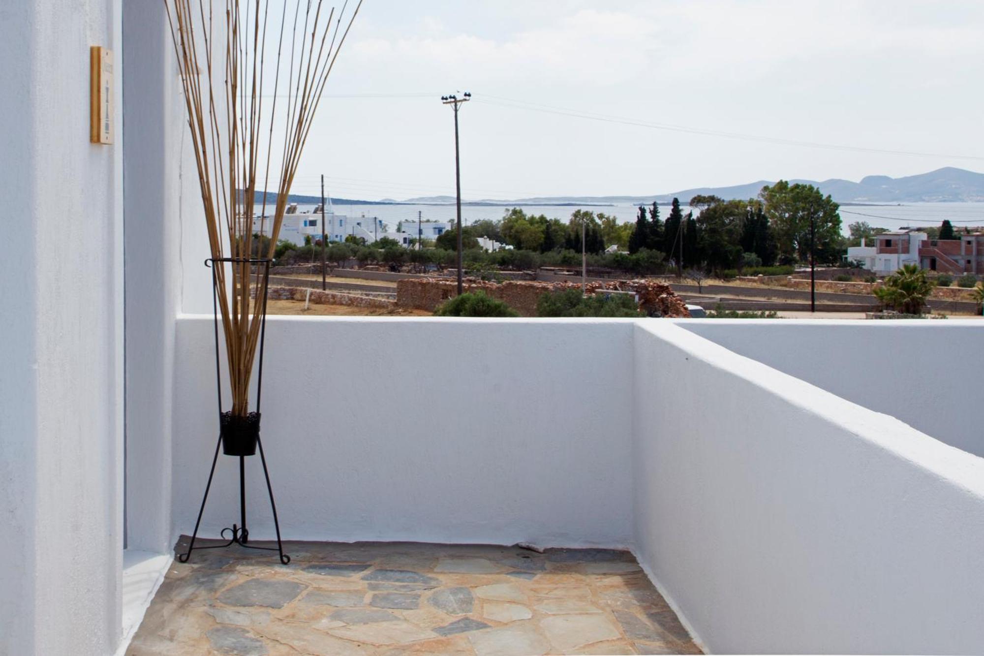 Paros King Aparthotel Aliki  Exterior photo
