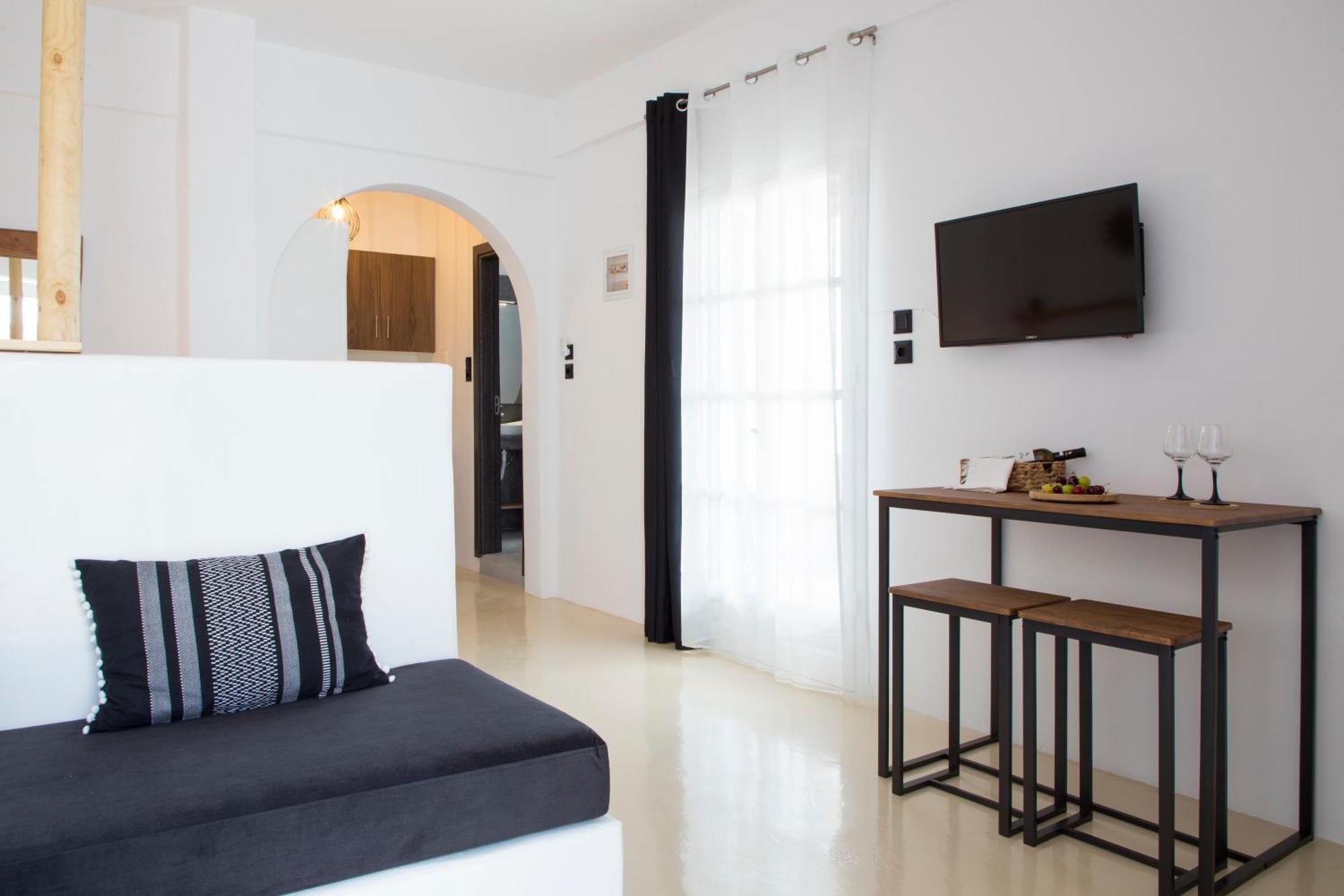 Paros King Aparthotel Aliki  Exterior photo