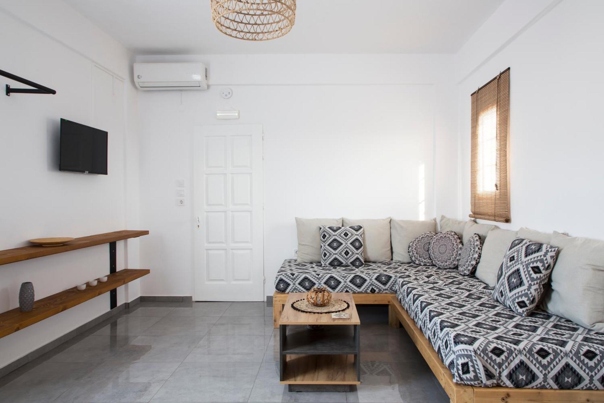 Paros King Aparthotel Aliki  Exterior photo