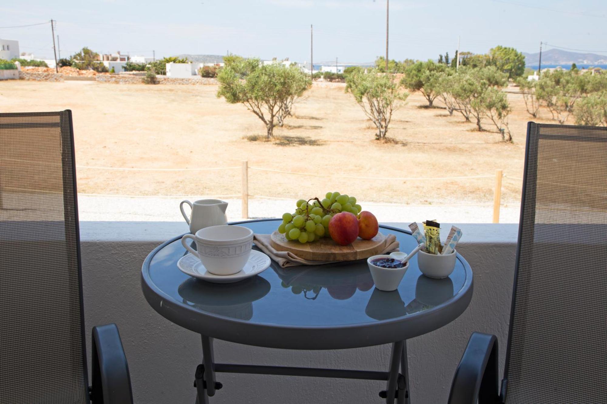 Paros King Aparthotel Aliki  Exterior photo